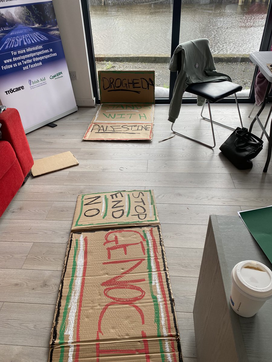 Great fun and creative energy with the folks of #DroghedaStandsWithPalestine at a poster making session today! Thanks to @devperspectives for lending the space! #Drogheda
