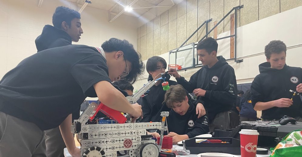 BrebeufSTEAM's tweet photo. Congratulations on Brebeuf placing 3rd in Skills Canada on Friday! Gr9 STEAM built many bots in a month and schools were impressed! Thanks and congrats to the hosts, Madonna! @BrebeufCouncil @TCDSB_STEAM  @AnnettaConnie @peacocks21  @LSCSeduca08  @CorradoTC @TCDSB @TCDSB21C https://t.co/258PTLEwRD