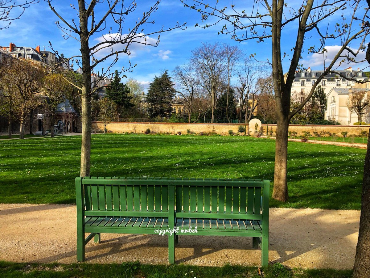 Mon #BancDominical
 My #SundayBench (14/24)
#Paris 
#Parc @MEP_officiel face à @Matignon 

@MyFaveBench @McDoucere @experienceloire 
@Salerpipopette @philippepoustis @PuthonM  @jmlpyt @VeroBucaille  @CarolineDuc75 @Atachene @so_tourisme @NimesSo 

Bon Dimanche à toutes et tous 🙏