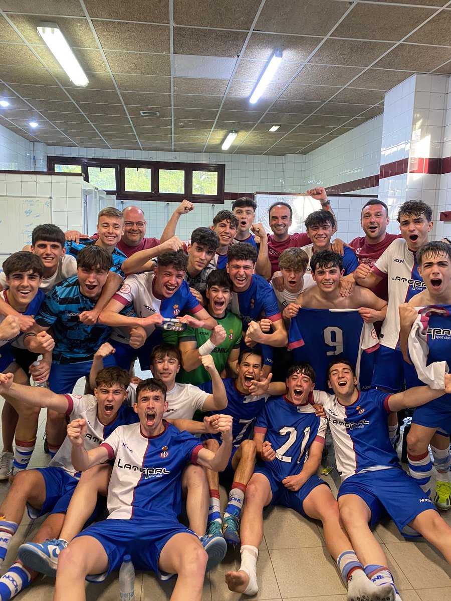 Saulfdez___'s tweet photo. Orgulloso es poco, paso a paso de conseguir el objetivo 💙🤍 https://t.co/Qmi8M35oUU