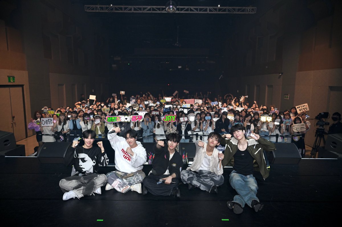[📷]

1st Fan Meeting IN TAIPEI : [HANA] 
2부 종료 !

#ONEPACT #원팩트 #HANA