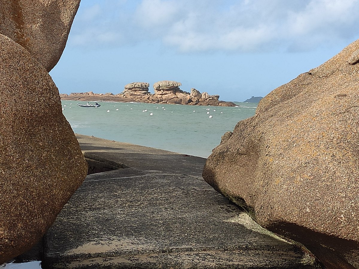 SteinbockVictor's tweet photo. Sous le soleil de la Bretagne https://t.co/GGjbNgYJxN