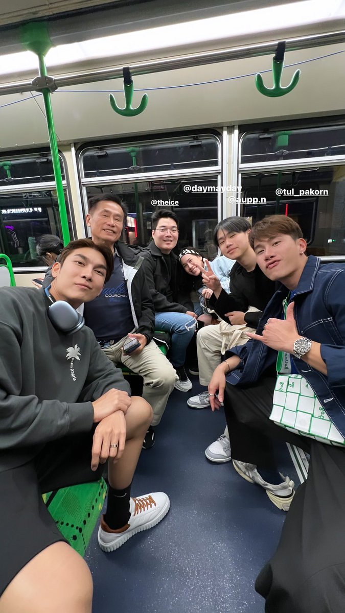 quantumgrande's tweet photo. Jan'24 : Tul with Mew's family in Japan ✅

Apr'24 : Mew with Tul's family in Australia ✅

#Tul_Pakorn 
#MewSuppasit 
#MewTul https://t.co/zRWxdMXl2v