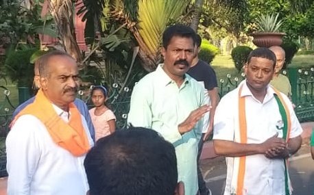 grovervj's tweet image. #CubbonPark land will not be allowed to be used by any government department assure @PCMohanMP and @MansoorKhanINC #BengaluruCentral candidates. 
#RealIssues is what #people want solution for, thanks #UmeshAdvocate for arranging the morning meet #Elections2024