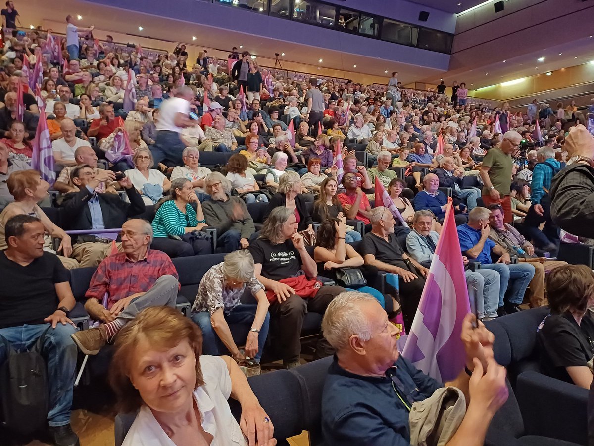 En direct du meeting de l'#UnionPopulaire à #Montpellier ✊️✊️✊️