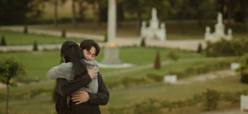 kdramacheese's tweet photo. HAEIN'S SAFE SPACE:

• germany
• hyunwoo's yongduri room
• hyunwoo's apartment
• hyunwoo's arms 🥺

#QueenOfTears #QueenOfTearsEp12 https://t.co/aSjQN0klZ2