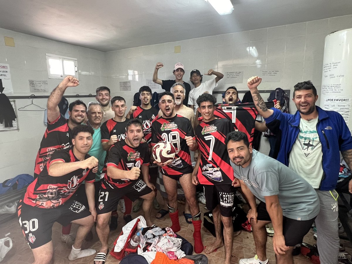 ClubTietar's tweet photo. 🎉 Hoy ha sido un día emocionante y lleno de celebración en nuestro campo. En el último partido de liga de esta temporada, jugamos contra @neacademii y aseguramos una victoria memorable de 4 goles a 2. https://t.co/aVhuqvV5y8