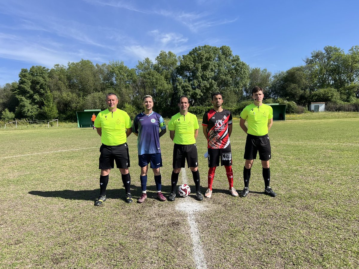 ClubTietar's tweet photo. 🎉 Hoy ha sido un día emocionante y lleno de celebración en nuestro campo. En el último partido de liga de esta temporada, jugamos contra @neacademii y aseguramos una victoria memorable de 4 goles a 2. https://t.co/aVhuqvV5y8