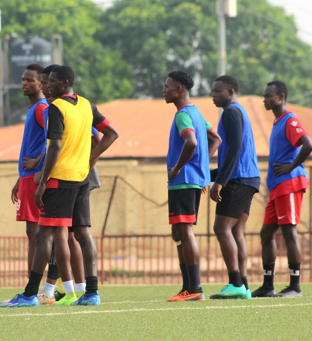 KarfamoriahFoot's tweet photo. 🔥 Au four ce dimanche matin avant les assauts le samedi prochain.

#KarfamoriahFC | #Noussommes🟢⚪️ https://t.co/ez6JGgD35F