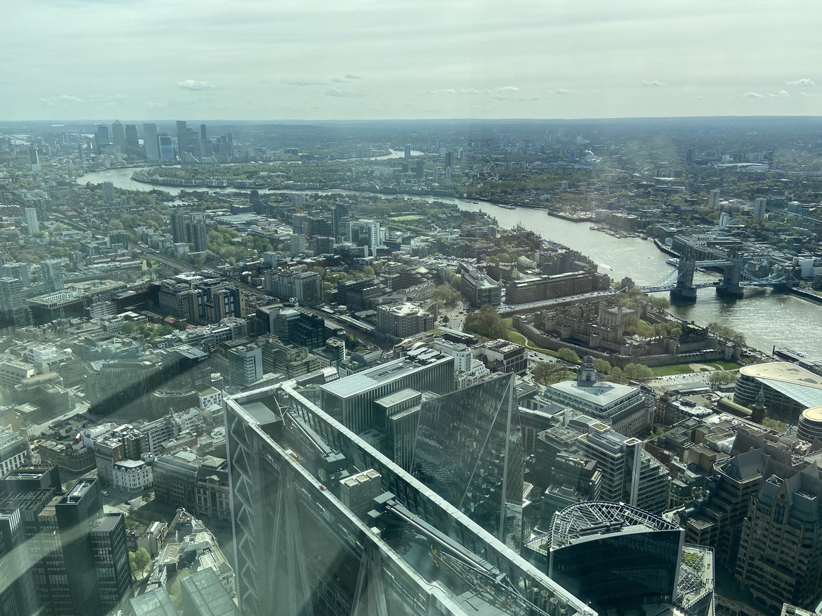 Went up @horizon22B viewing platform in the City this morning. Really nice vantage point of London!

Can just about see #Woolwich 😍

#Horizon22 #CityOfLondon #CanaryWharf #LiverpoolSt #Crossrail #ElizabethLine #TheShard #LondonBridge #SkyGarden