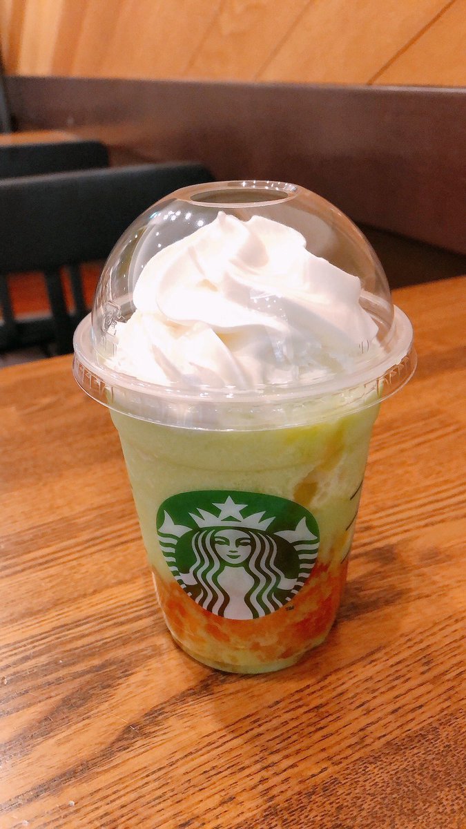 スタバのGOHOBIメロンフラペチーノ🍈
うまうまでした😋

#おうちカフェ
#starbuckscoffee 
#テイクアウト