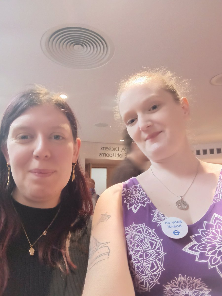 Hanging out with the Queen of Queenship @GabbyStorey at @HistFestUK ! #histfest #histfest2024 #twitterstorians #history @WomenDoHistory