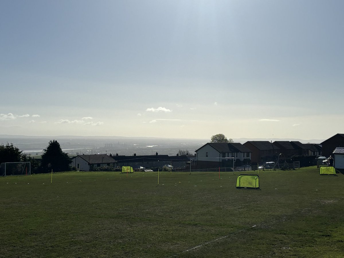 Halkynutdjunio2's tweet photo. All set up for this mornings mini tournament for the under 8s with sides from AFC Flint and Kinnerton taking part ⚽️⚽️⚽️ https://t.co/IvlpS85QPQ