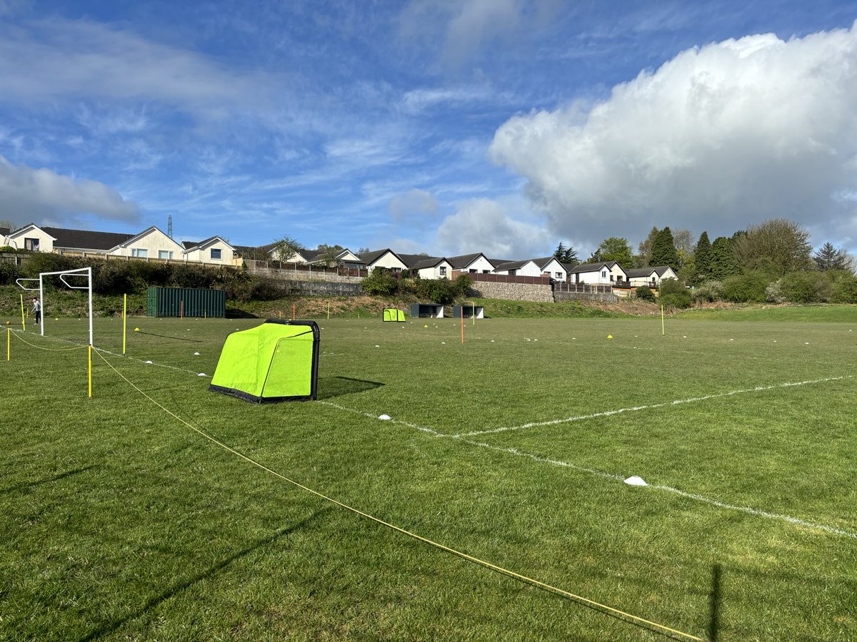Halkynutdjunio2's tweet photo. All set up for this mornings mini tournament for the under 8s with sides from AFC Flint and Kinnerton taking part ⚽️⚽️⚽️ https://t.co/IvlpS85QPQ