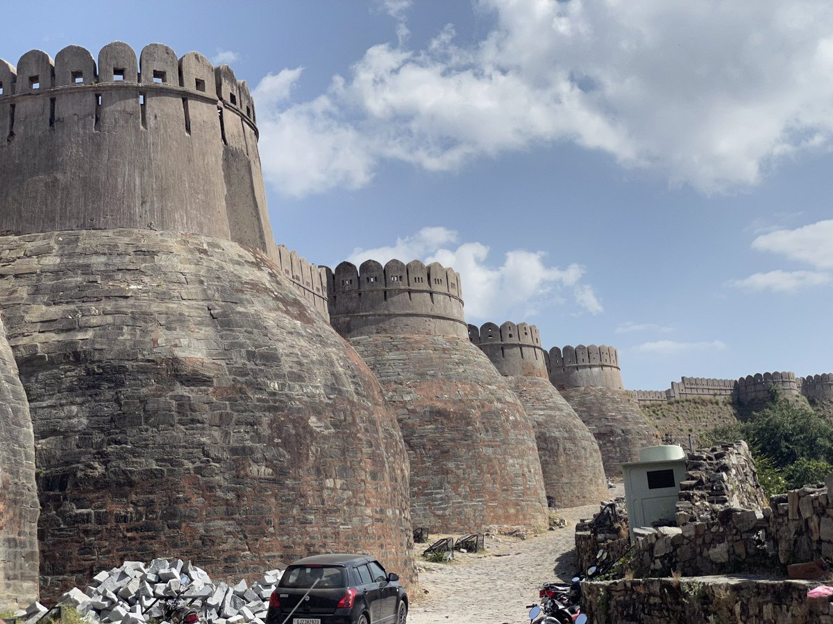 Awesome thread.. Mewar stories are really amazing and Rana Kumbha indeed one of the toughest warriors. No photo does justice to beauty and might of Kumbhalgarh, but sharing a few from few our visit couple of years ago..! Thanks Ratnakarji @SadaaShree 🙏