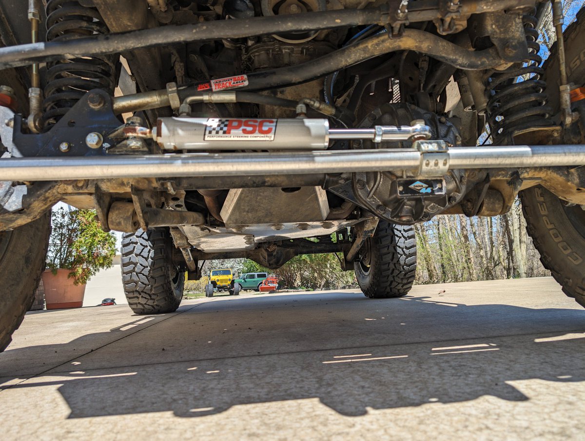 dannyknecht's tweet photo. Ready for the trail or mall lol #jeepsofX #jeepjkrubicon #dana44 #evomanufacturing #pscsteering https://t.co/bDFfzTwZ2d