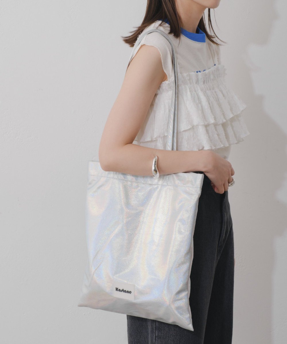 tadatadanousagi's tweet photo. ZOZOがめっちゃ1000円クーポン出してくるからgreen labelの別注NEW ERAの帽子とキラキラ素材サブバッグ買った。帽子はDT用😇 https://t.co/kNOoaHB6hC