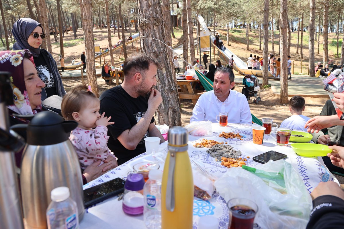 Güneşli, güzel bir İstanbul gününde hemşehrilerimizle birlikteyiz. 🧺🍽️ Sultan Korusu