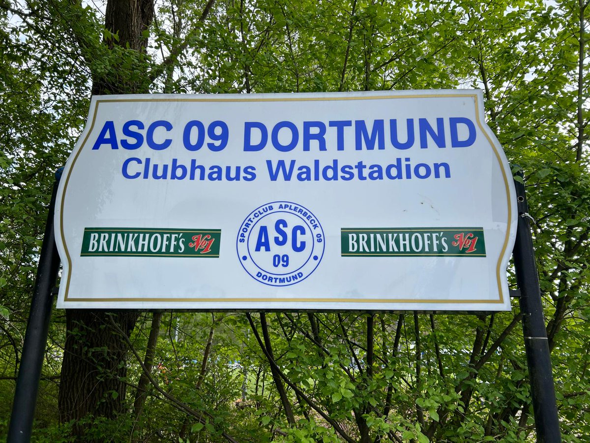 Last match of our flying visit to #Germany. Oberliga high flyers @09Asc86966 vs @svwrhynern. Lovely little ground in the deep superbs of Dortmund. Balmy spring afternoon before the long depart home @aeathorne @miller_gaz @jimbo2376 #youthteamontour