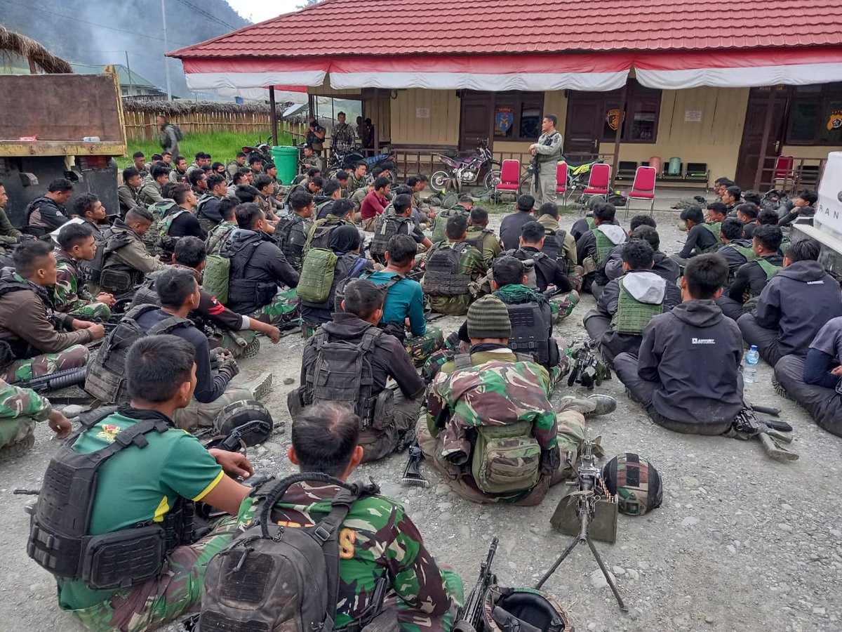 Blackburger_28's tweet image. 1. FOTO pertama pelaku penembakan alm Brigjen Danny ditembak mati Di intan Jaya
2. Briefing sebelum penyerbuan markas OPM Di wuloni ilaga
papua.inews.id/berita/profil-…

news.republika.co.id/berita/r9jrmm3…