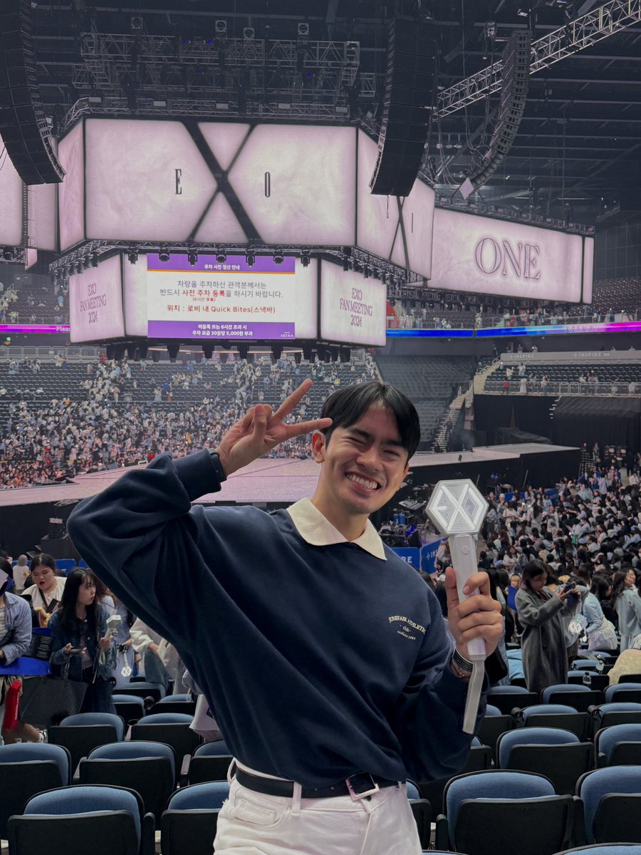 Arshiethromycin's tweet photo. FINALLY I WAS ABLE TO WATCH A FANMEET SA KOREA TAPOS @weareoneEXO PA! 

19 yrs old Arshie nagawa na natin yung dream natin🥹😭 

#EXO #ONE #ONEdaywithEXO
#2024EXOFanmeetingONE https://t.co/pfYST5LUGZ