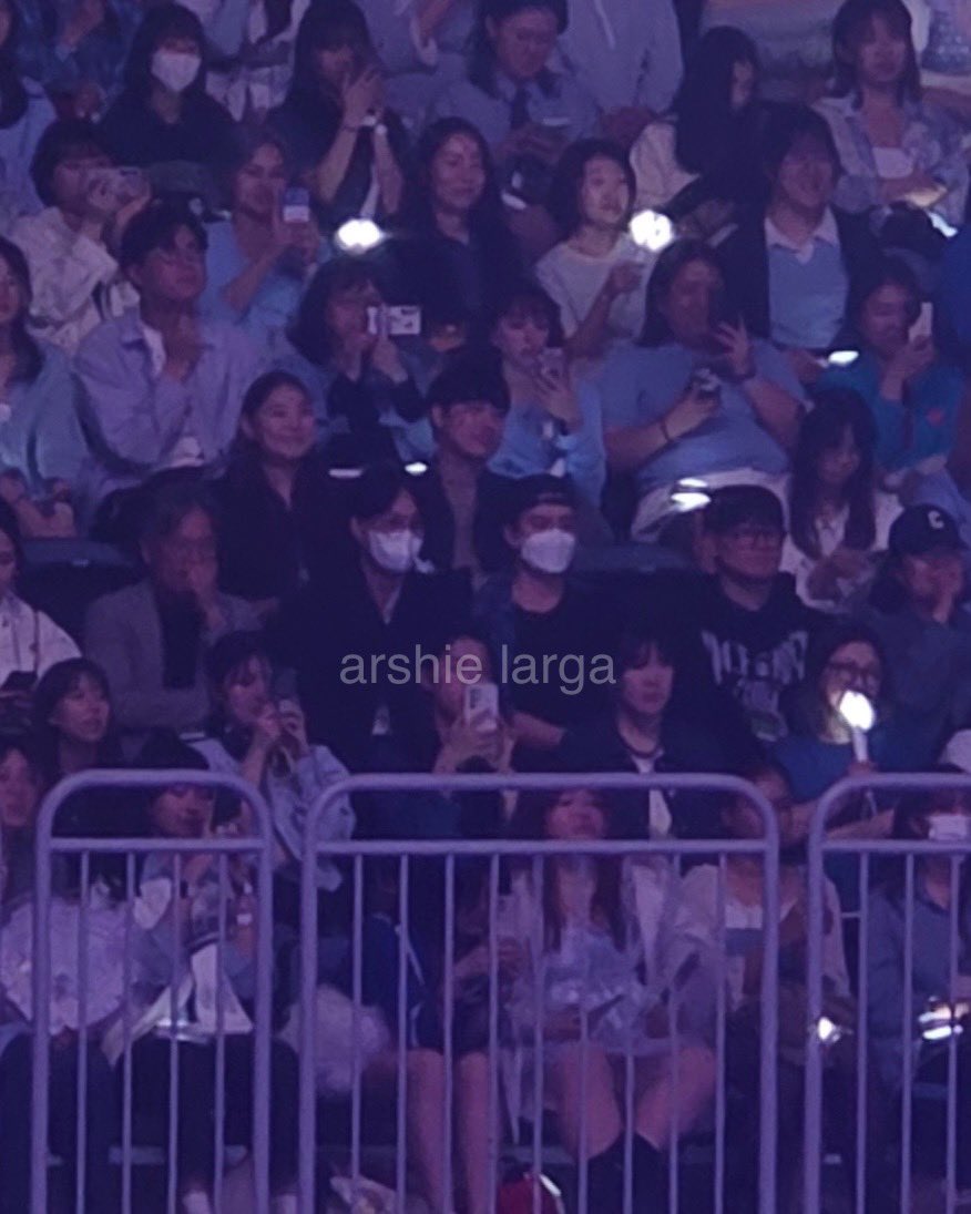 Arshiethromycin's tweet photo. FINALLY I WAS ABLE TO WATCH A FANMEET SA KOREA TAPOS @weareoneEXO PA! 

19 yrs old Arshie nagawa na natin yung dream natin🥹😭 

#EXO #ONE #ONEdaywithEXO
#2024EXOFanmeetingONE https://t.co/pfYST5LUGZ