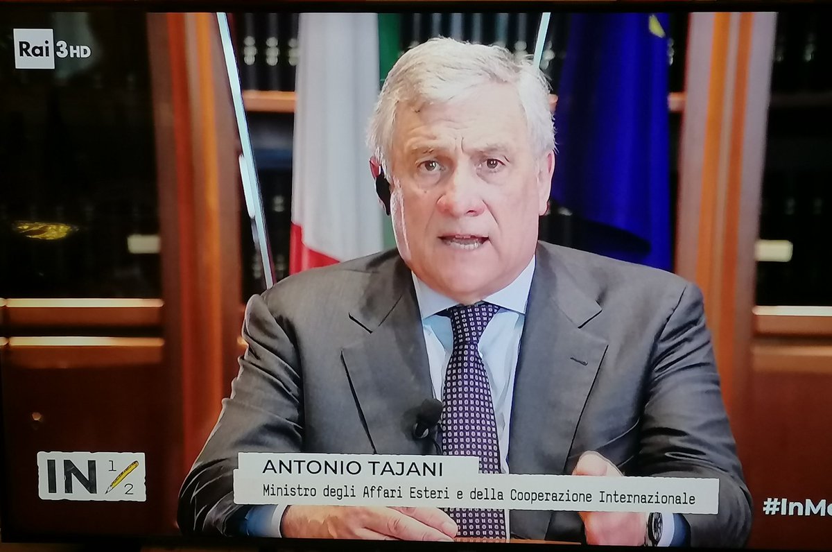 #Tajani condanna per 2 volte il contrattacco iraniano ma non nomina nemmeno di striscio l'attacco israeliano al consolato iraniano di Damasco che è poi quel che ha dato il via al tutto.
Quanta ipocrisia, Dio mio... 🤐

#mezzorainpiù #Rai3 #iranisraelwar