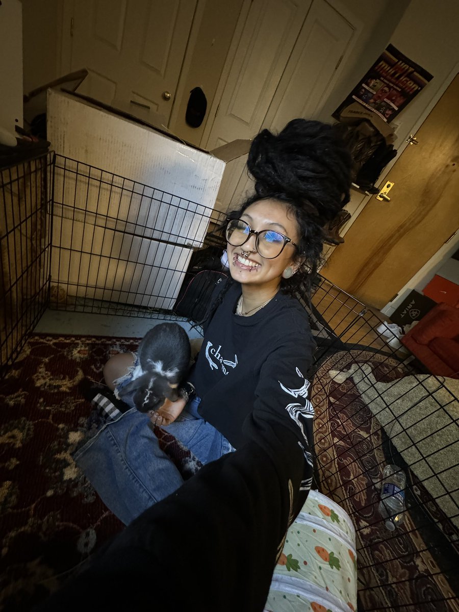 TAQlYAH's tweet photo. @charmer_mi bummed we got 2 songs last night because i was mostly there to see yall 😭😭 but it’s ok promise to come back to va !!!! va loves u https://t.co/QK4oT4TqM9