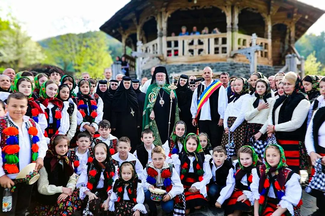 ByzantineChoir's tweet photo. 14 aprilie 2024 | Sfânta Liturghie arhierească la Mănăstirea Bârsana
#eormmsm https://t.co/7ifyblj7Ea