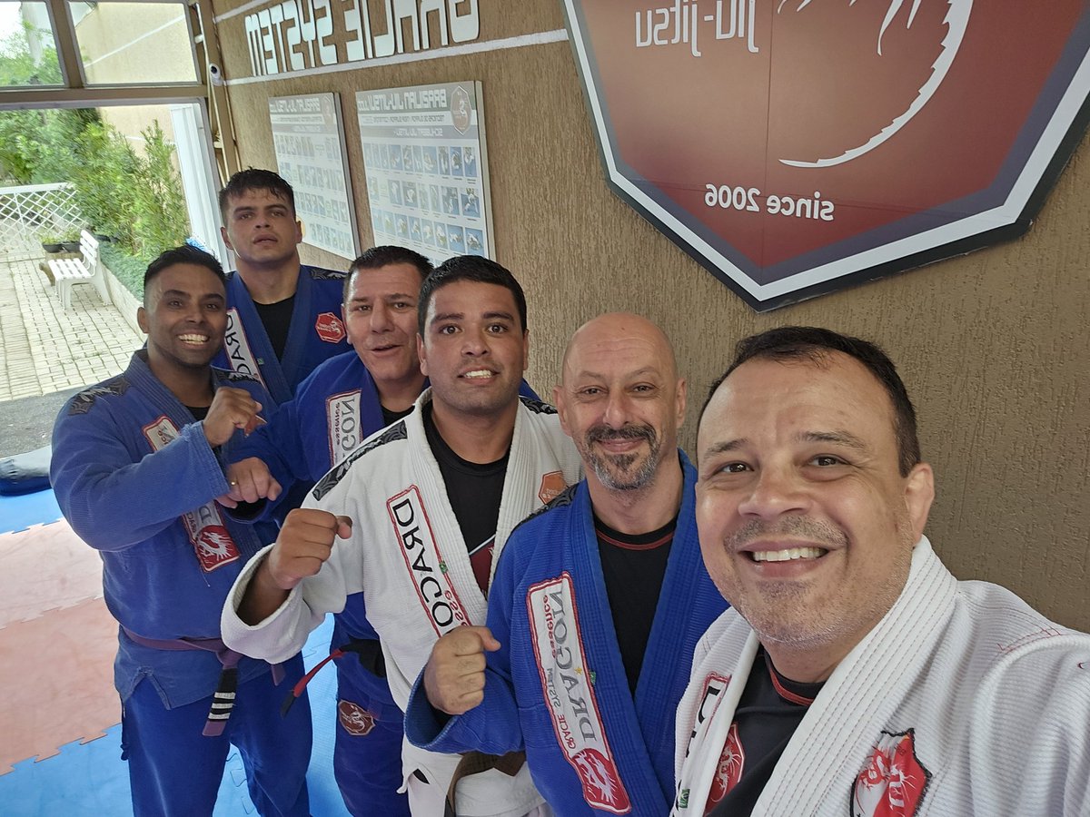 Treino da manhã de quinta-feira dia 11/04/2024.
Schubert Jiu-Jitsu Curitiba Gracie System. 
Venha fazer uma aula experimental. Informações WhatsApp 41 99950-5026
#gratidaoJesus #jiujitsugracie #jiujitsucuritiba #jiujitsu #GracieJiujitsu #graciesystem