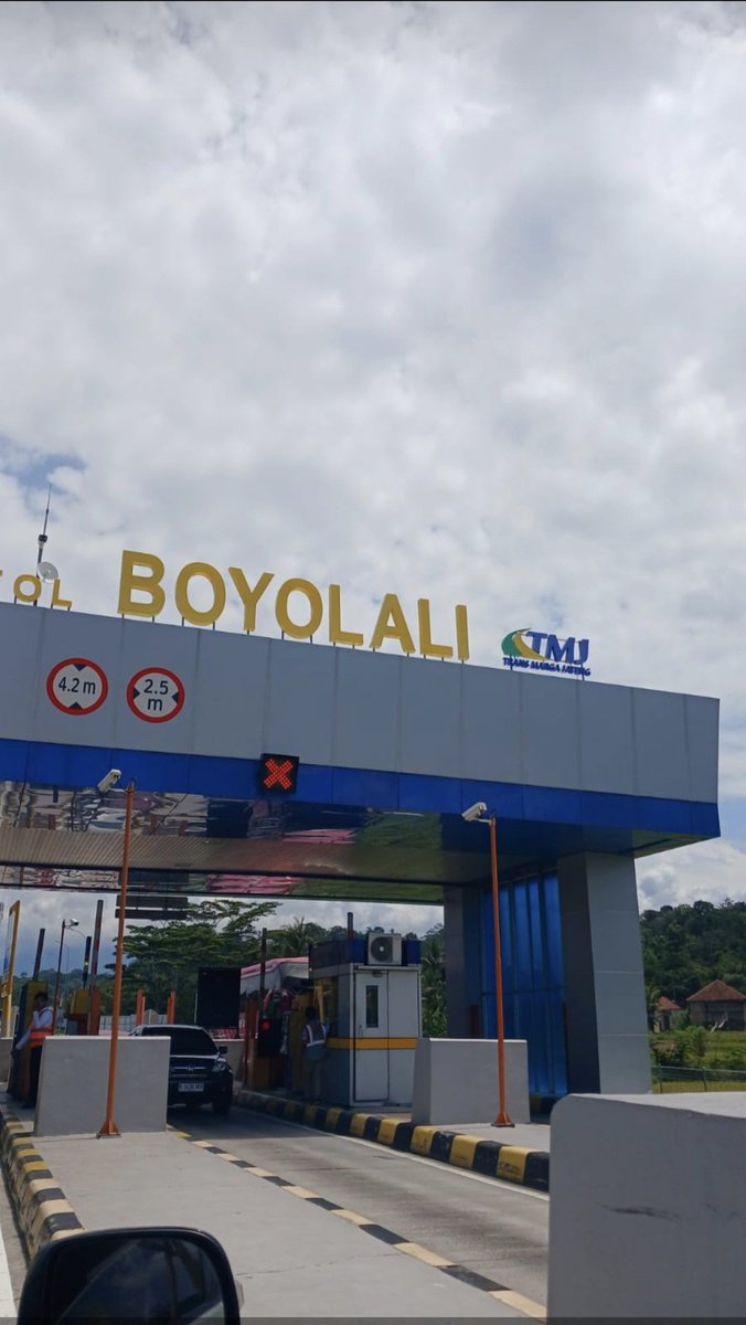 seru juga nyetir dari serang ke boyolali sendiri, apalagi lewat pantura yang bareng sama pemudik2 lain. sekarang tinggal nikmatin pegel2nya