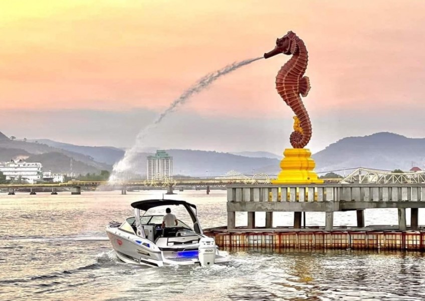 'Singapot': Cambodia's water-spewing seahorse draws comparisons with Merlion bit.ly/4aT9c13