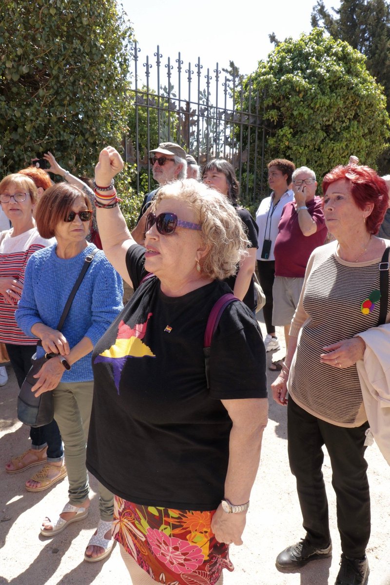 Hoy en Zaragoza, homenaje a las víctimas de la guerra de España y la dictadura 
#RecuperandoMemoria #AntifascistasAyerAntifascistasHoy #Libertad6DeZaragoza #SaludYRepublica