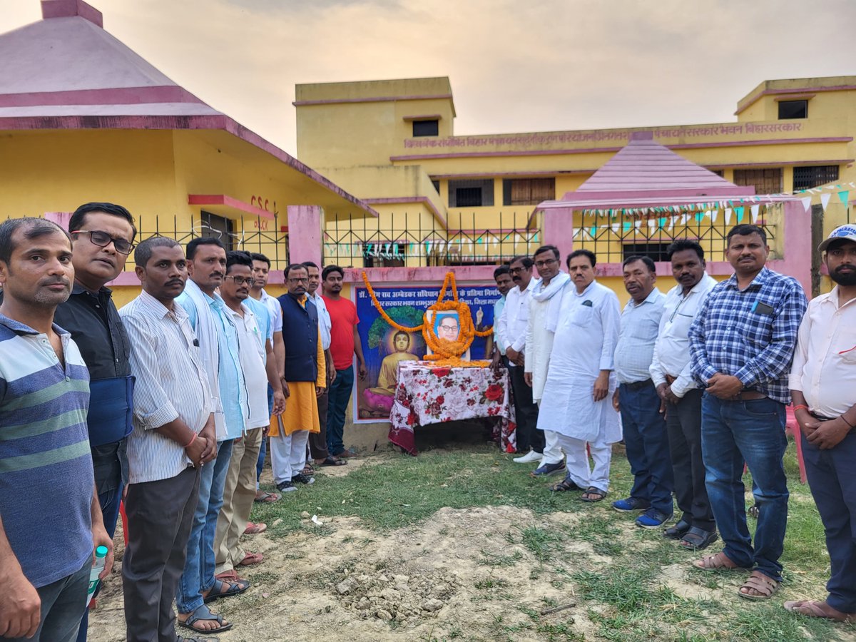 BikashKumar's tweet image. बाबासाहेब भीमराव अंबेडकर की जयंति पर पंडौल प्रखंड के शंभुआर गांव में उनकी प्रतिमा पर पुष्प अर्पित कर उन्हें याद किया. मौके पर सबने कहा कि उनकी वजह से ही आज हमें अपना अधिकार मिला और कर्तव्यों की जानकारी मिली. इस चुनाव में हम उन दोनों बातों को याद कर मतदान करेंगे.
#bikashkumar…