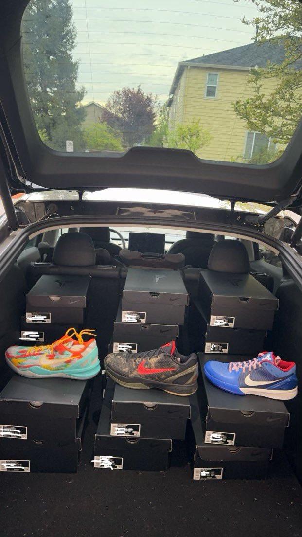 C4Retail's tweet photo. pickups..#kobeday https://t.co/XbypIozqQ7