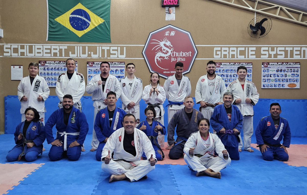 Treino da manhã de quinta-feira dia 11/04/2024.
Schubert Jiu-Jitsu Curitiba Gracie System. 
Venha fazer uma aula experimental. Informações WhatsApp 41 99950-5026
#gratidaoJesus #jiujitsugracie #jiujitsucuritiba #jiujitsu #GracieJiujitsu #graciesystem #MarcosSchubert #Schubert