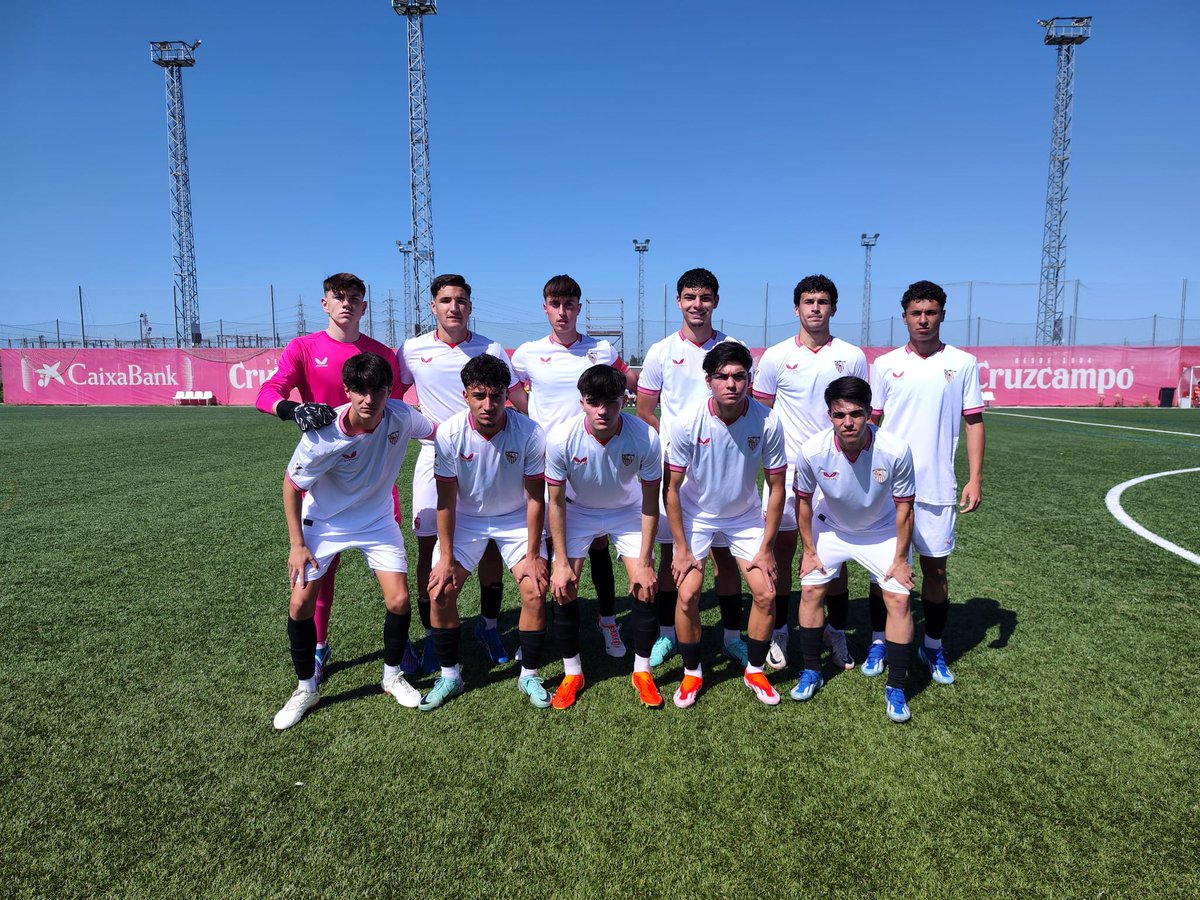 CanteraSFC's tweet photo. FINAL | El segundo equipo juvenil, campeón ya de Liga, sigue con la fortaleza en casa y volvió a ganar:

#SevillaFCJuvB 3-0 CD La Salle

⚽ Dani Herrera, Adri y Arnaudis

#CanteraSevillaFC ⚪🔴 https://t.co/lbbAAHASOL