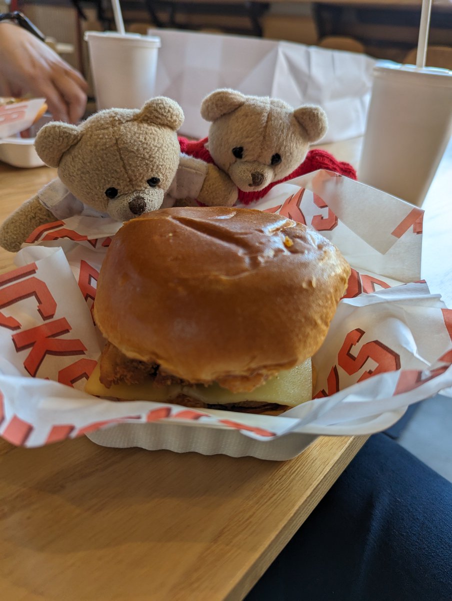 Travel Basil and Winter Basil tried out Bucks yesterday on Old Snow Hill yesterday. Verdict: good no nonsense chicken burgers. Feels a bit like Five Guys for chicken. @StBasilsCharity @BasilsAdventure @JQBID