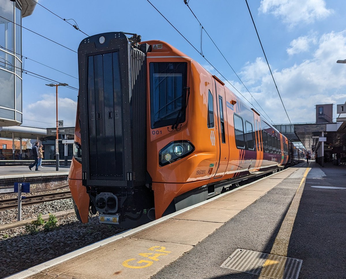 DownOnTheStour's tweet photo. Afternoon from a Sunny Railway 🔆
Quite busy with people this afternoon so let's get them moving 👏
#DOTS #railwayphotography #trainphotography #class196 #CAF #civity #westmidlandsrailway https://t.co/PSKlTQOuuY