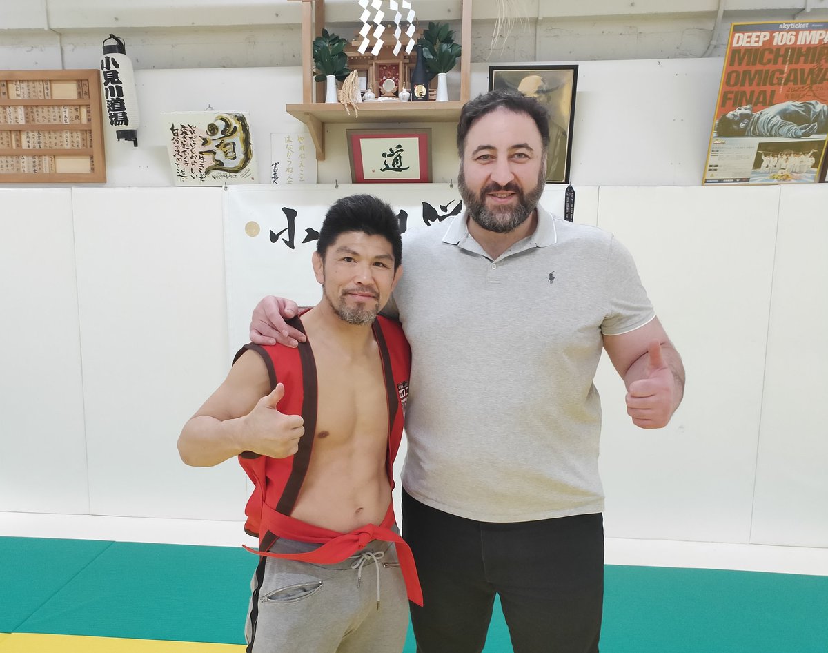 micci1219judo's tweet photo. フブルリさん、到着！
チダオバ衣、装着！
フブルリさんはモスクワ五輪-95kg級銀メダリスト🥈、世界選手権2連覇🥇🥇
小見川道場に来ていただけるなんてこんな光栄なことはない。
本当にありがとうございます🙇 https://t.co/QUetQV7ftO