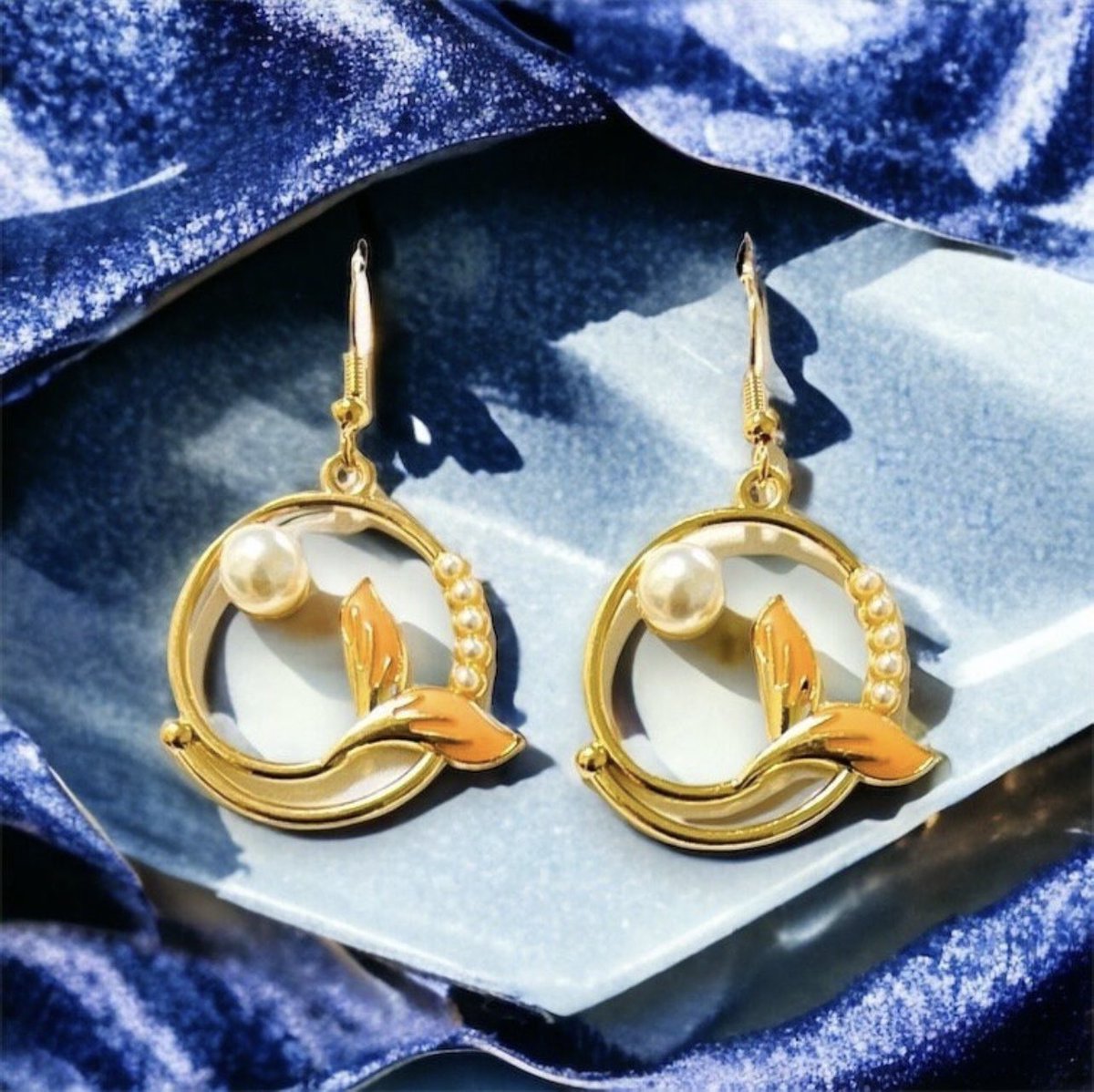 gemsandstitchery.com 🧡NO LONGER ON ETSY 🧡CLICK THE NEW LINK 🧡Affordable Everyday Wear Jewelry 

#beadedjewelry #jewelry #earringshop #beauty #jewelrytrends #fashionjewelry
