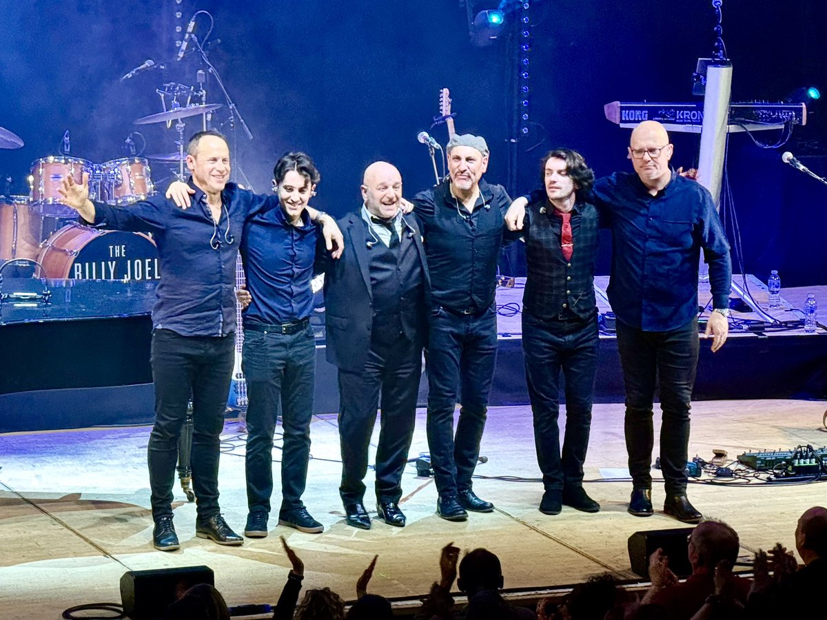 marcsilk's tweet photo. WHAT A SHOW!! Thanks @ElioPace for a stunning night at Birmingham Town Hall.
The Billy Joel Songbook performed by this world class band of rock stars gave me goosebumps. #BillyJoel #RootbeerRag 😎🎙️🎷👍🏼 https://t.co/V27nIkVler