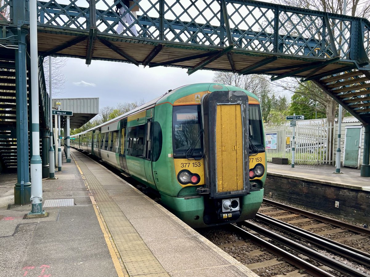 377153 at #UpperWarlingham on the 14.21 to #EastGrinstead #class377 ⁦@SouthernRailUK⁩ 14/4/24