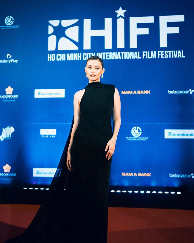 LizQuensUNITE_'s tweet photo. Liza Soberano looked stunning at the Ho Chi Minh International Film Festival in Vietnam, dressed in a custom  Anthony Ramirez black gown and wearing jewelry from Tiffany &amp; Co. 

📸 https://t.co/56O8aXiC3c

#LizaSoberano @lizasoberano #LizQuen https://t.co/rnyt0IKhvQ