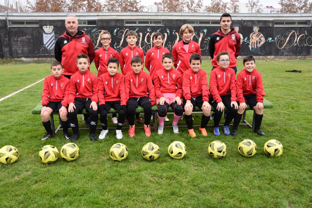 Enhorabuena a nuestro Benjamin Promesas por su ascenso a 1 Provincial Benjamin menudo temporadon equipazo.. Vamos Laguna!!🔴⚫💪💪