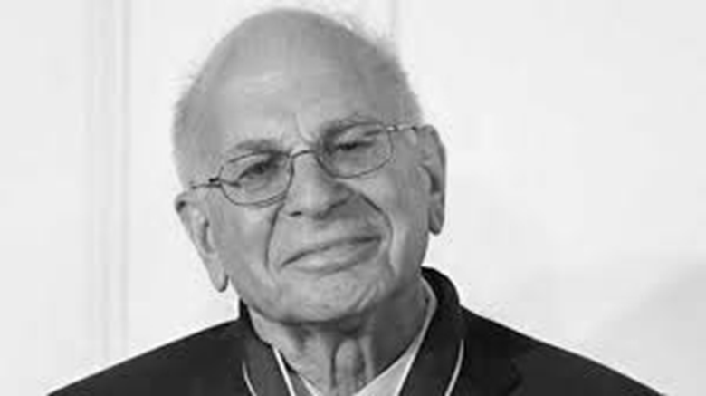 Pucurull's tweet photo. “Els optimistes s'equivoquen més que els pessimistes, però la vida els va millor.”
(Daniel Kahneman 1934-2024.  Nobel d’Economia.) https://t.co/YYKOxrrm1x