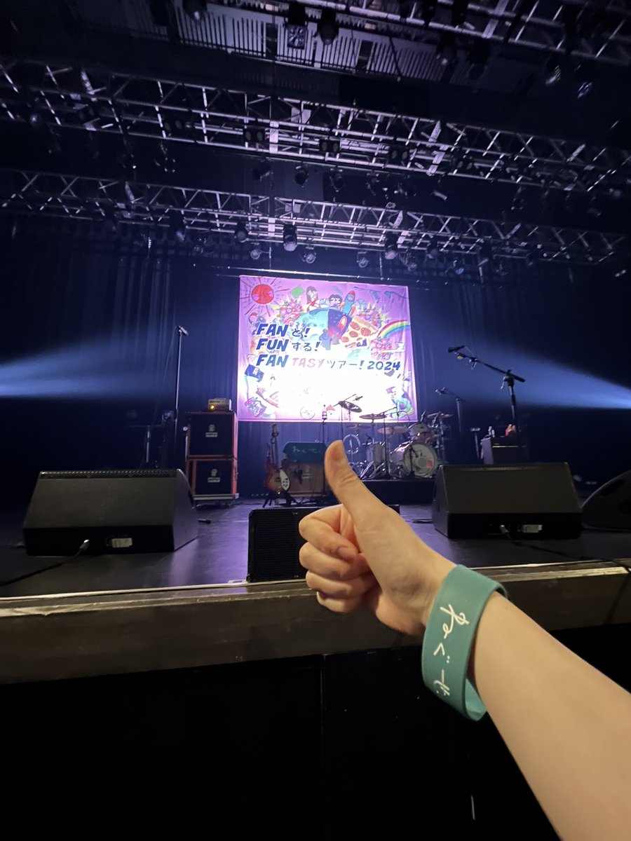 ___sdmrf's tweet photo. ねぐせ。最高だった〜！
弟人生初ライブにしてなおとくんのスティックゲットしてたすご〜😹✨ https://t.co/wRhPGhbaUg