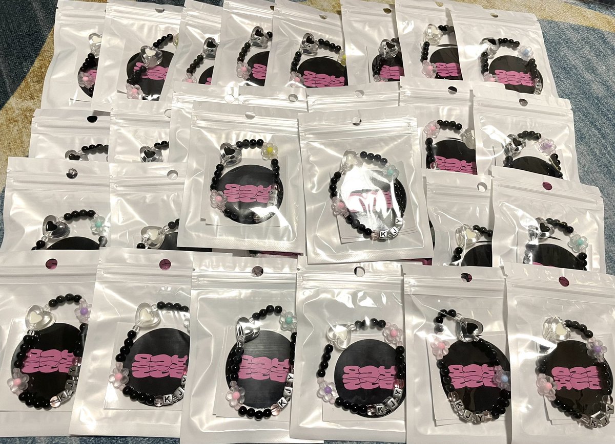 anan1010100's tweet photo. 🌸 2024 올.글.봄 나눔🌸

🖤내용：“올글봄”콘셉트 DIY 팔찌
🖤수량：30개
🖤인증： 버블>30일
🖤자세한 장소 및 시간 당일에 타래로 공지

#10cm #권정열 #십센치 https://t.co/7oovqRY8M2