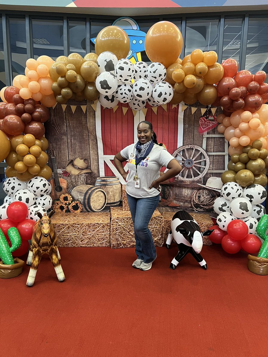Thrilled to see so many smiling faces at our Kindergarten Round-Up event! 🎉 🐄🤠🐴🎉 Welcoming prospective Horn Cubs and their families was a huge success! Excited for the bright future ahead for these young learners!@Horn_Dream_Big <a href="/AliefISD/">Alief ISD</a>