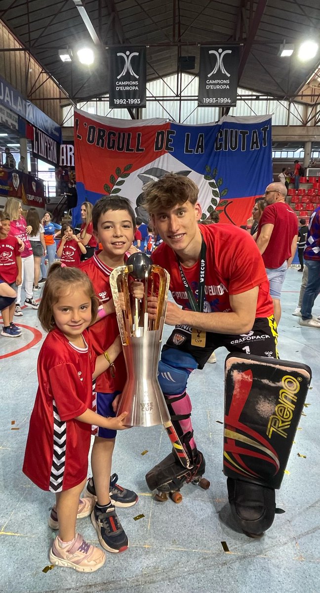 Enhorabona <a href="/IgualadaHC/">Igualada Hoquei Club</a>! Amb un equip jove i de casa tornem a tocar el cel! I des d’allà, ara mateix segur que hi ha un soci eufòric i amb una rialla sota el bigoti. ❤️💙💫 Gran <a href="/TorrentsGuillem/">Guillem Torrents Yeste</a> ⛔️🥅 A celebrar-ho com cal! 🏆🥇